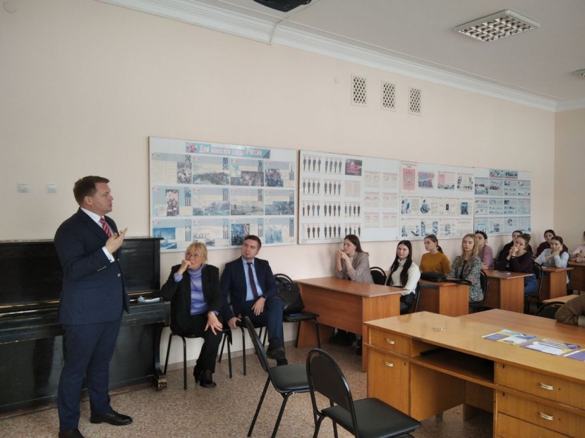 Студентам Ивановского колледжа культуры рассказали о новой образовательной программе ИвГУ