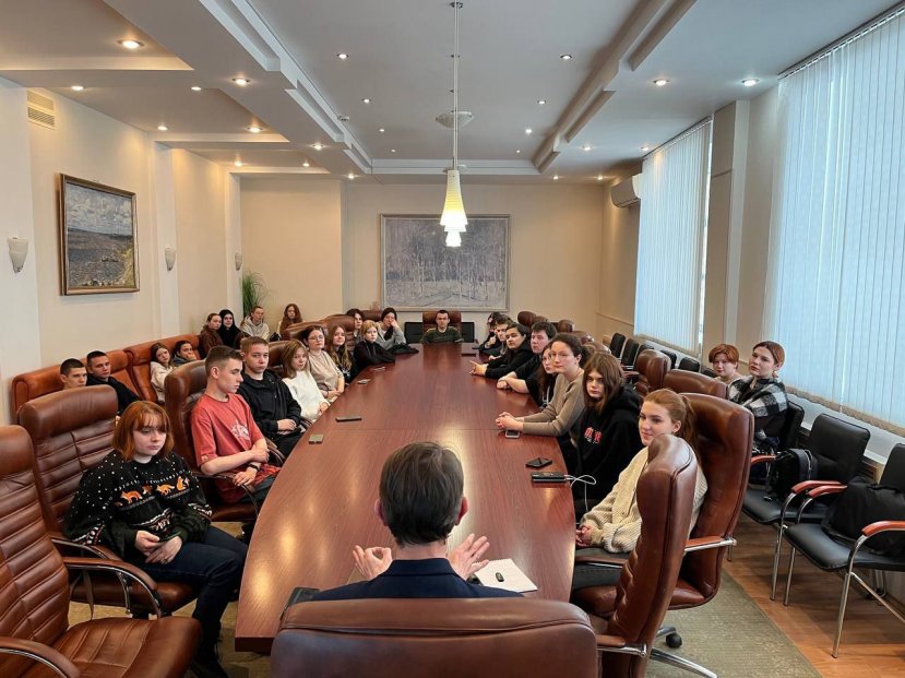 В ИвГУ прошел трехдневный интенсив для начинающих исследователей «Учёный за верстаком»