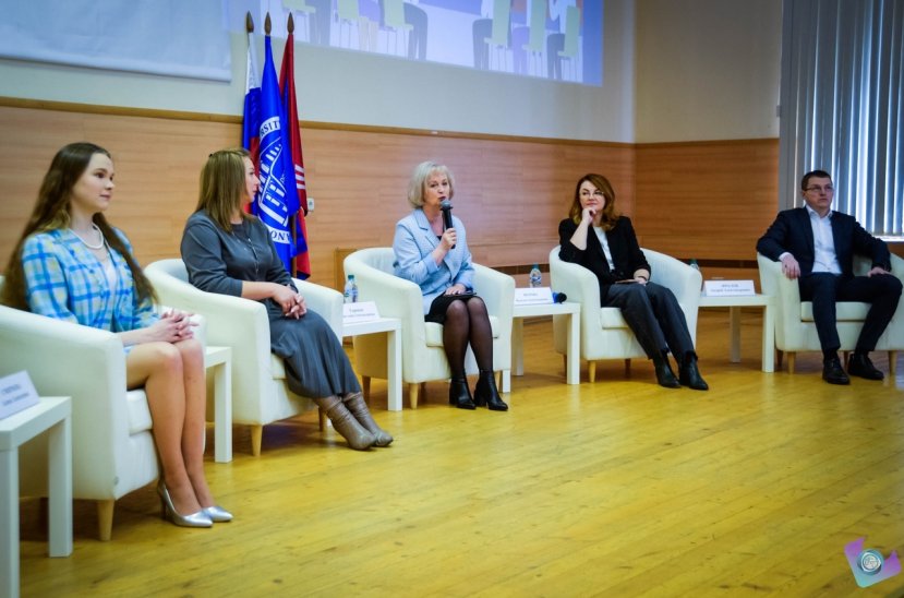 «Неделя карьеры» ИвГУ открылась мероприятием «Дорогу педагогу»