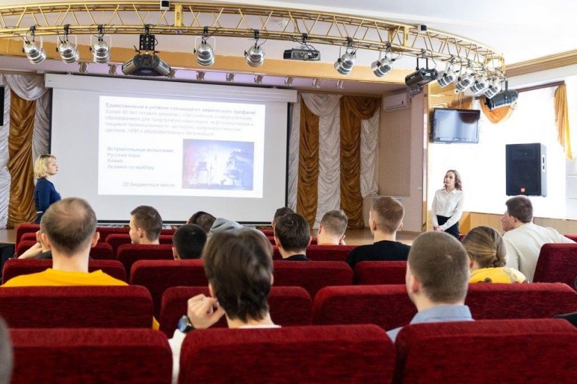 Преподаватели нашего университета знакомят студентов СПО г. Кинешмы с возможностями профессионального роста в ИТ