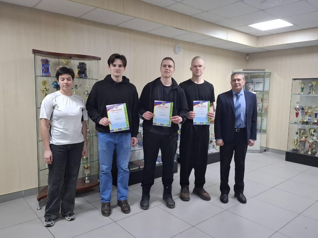 В 6 корпусе ИвГУ прошёл турнир по армрестлингу, посвящённый Дню защитника Отечества