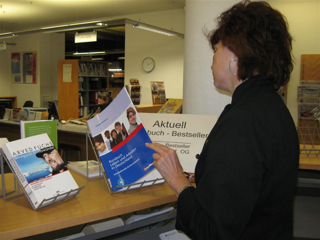 В 2011 году состоялась ознакомительная поездка зав. Ценром Т.Е. Семёновой в г. Ганновер и Ронненберг (ФРГ), где она знакомилась с библиотечной системой Германии