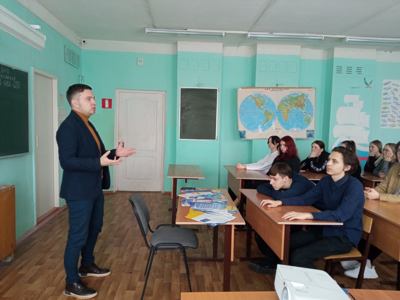 Представители ИвГУ пообщались со старшеклассниками из Приволжска и Волгореченска